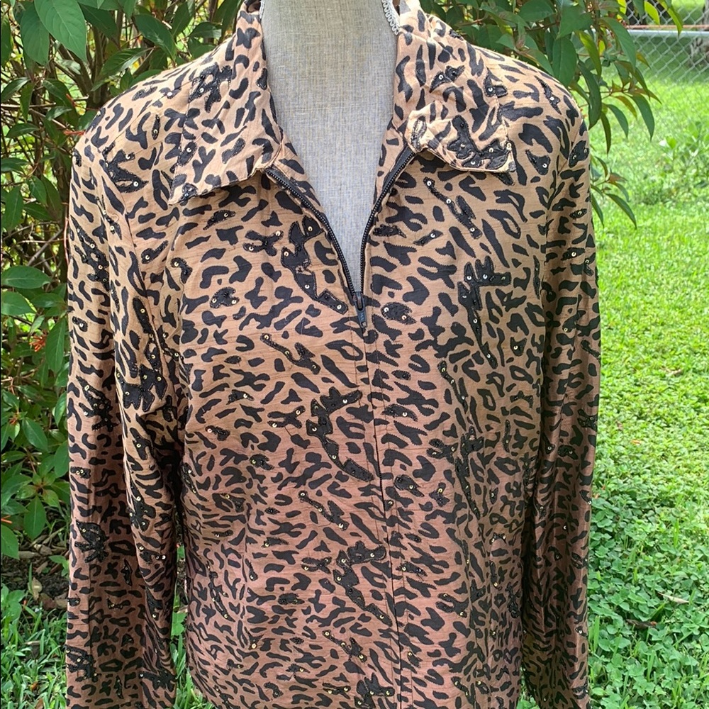 Stunning Vintage 100% Silk Anage Leopard Print Collar Button Down Shirt